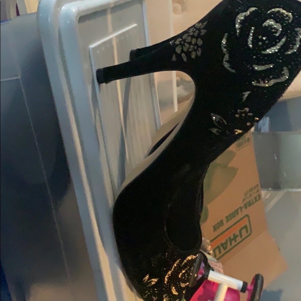 Velvet High Heels - Picture 2 of 3